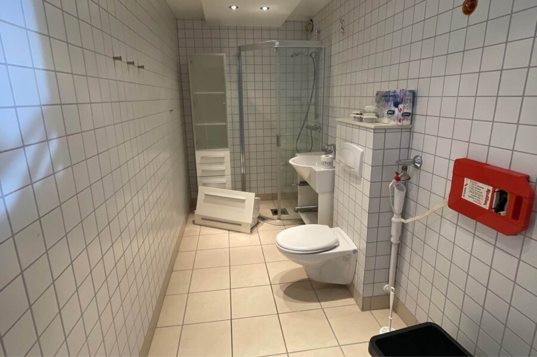 Førbilde av umoderne bad hos kunde på Skøyen