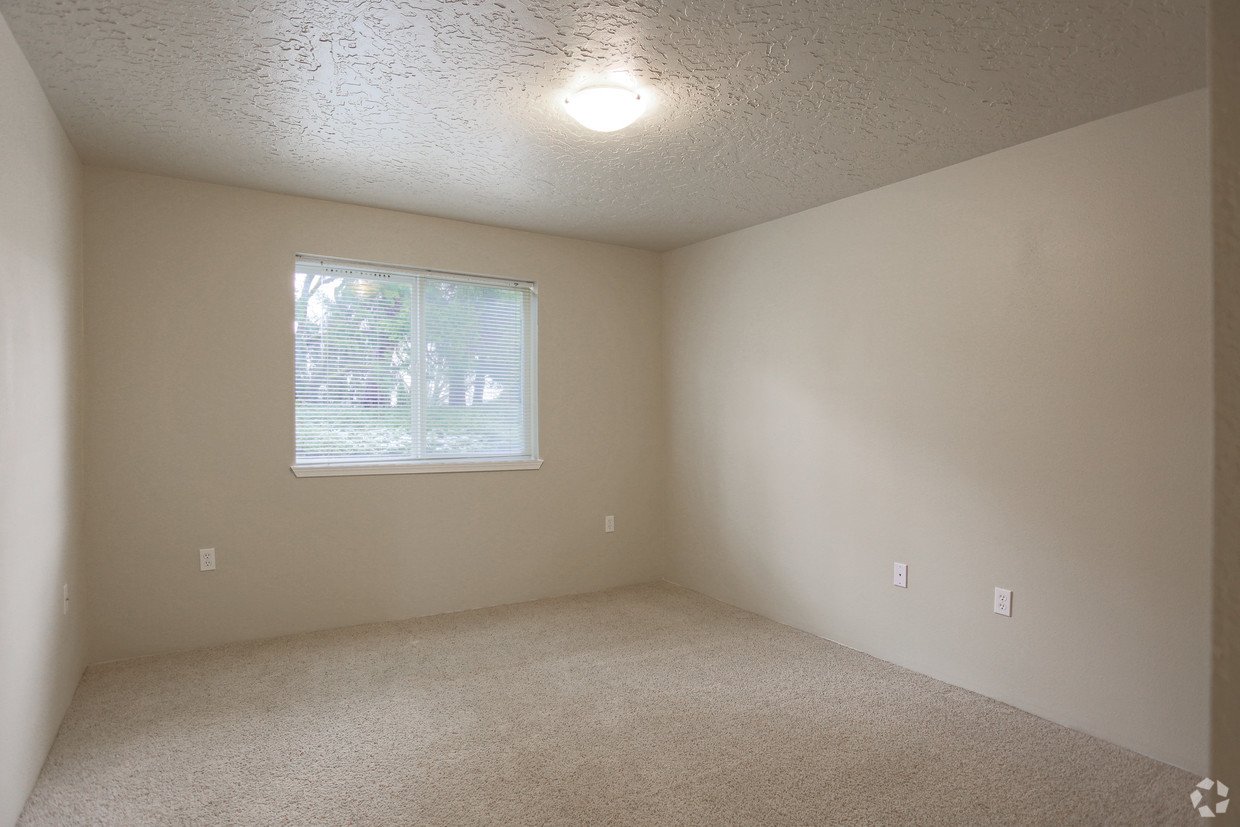 Briar Ridge Apartments Crest Properties, Inc.