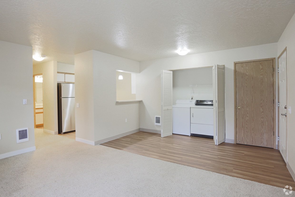 Briar Ridge Apartments Crest Properties, Inc.