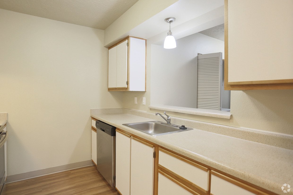 Briar Ridge Apartments Crest Properties, Inc.