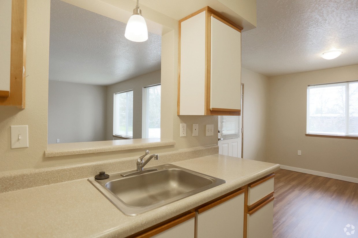 Briar Ridge Apartments Crest Properties, Inc.