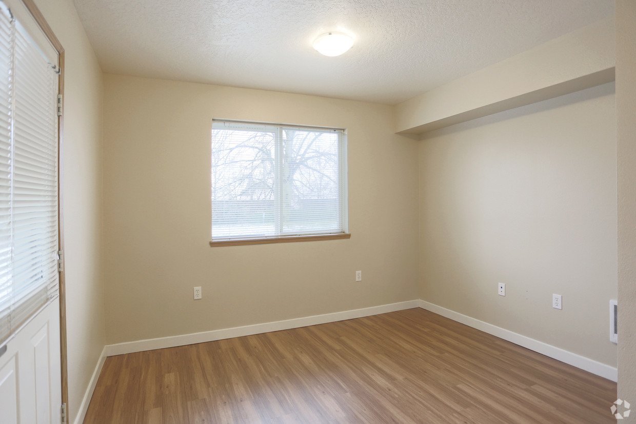 Briar Ridge Apartments Crest Properties, Inc.