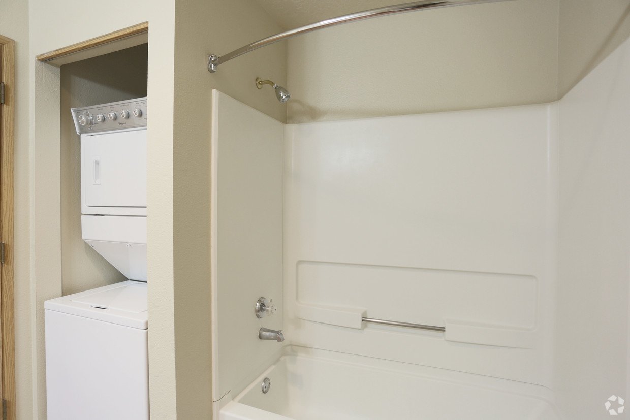 Briar Ridge Apartments Crest Properties, Inc.