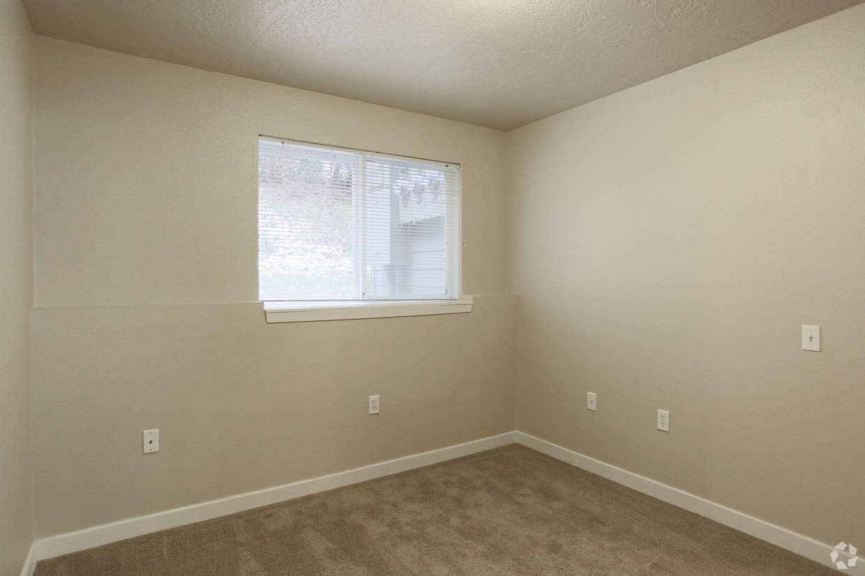 Briar Ridge Apartments Crest Properties, Inc.