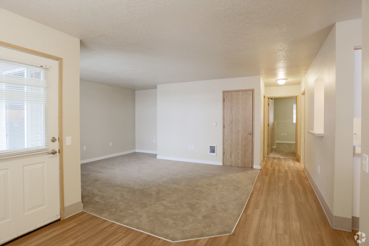 Briar Ridge Apartments Crest Properties, Inc.