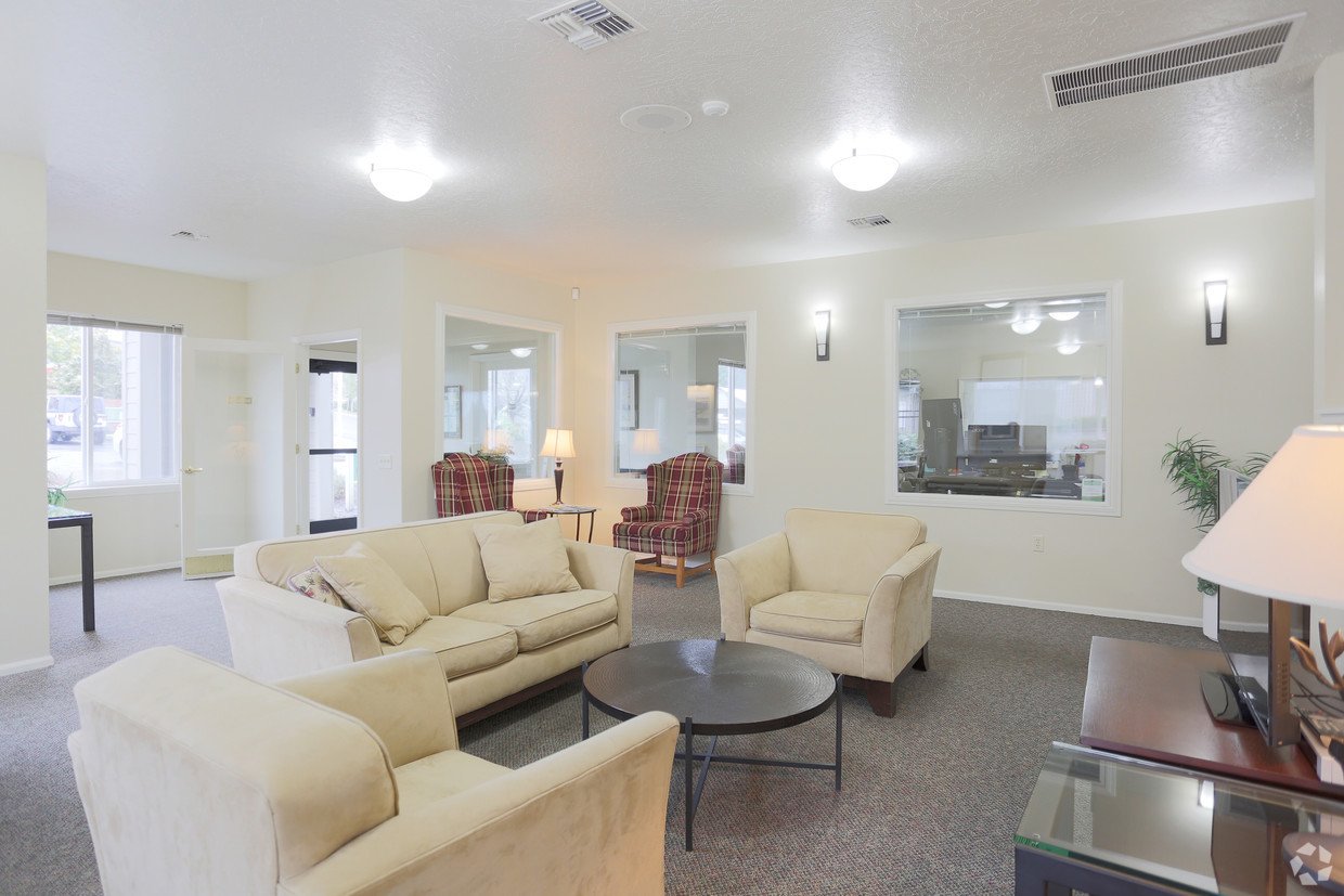 Briar Ridge Apartments Crest Properties, Inc.