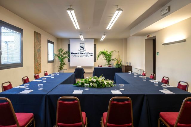Room 1 set up in a U-shape for a meeting at Hotel Real Fini Baia del Re, Modena