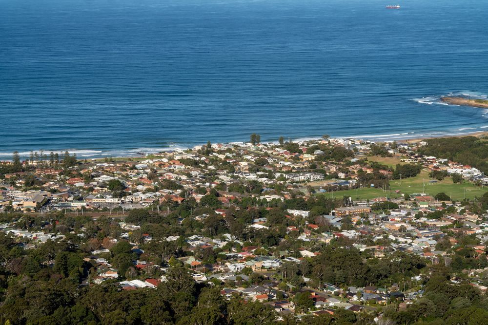 Coastal Town with Houses and Trees Overlooking a Blue Ocean — Pasiv Fire in Port Illawarra,  NSW