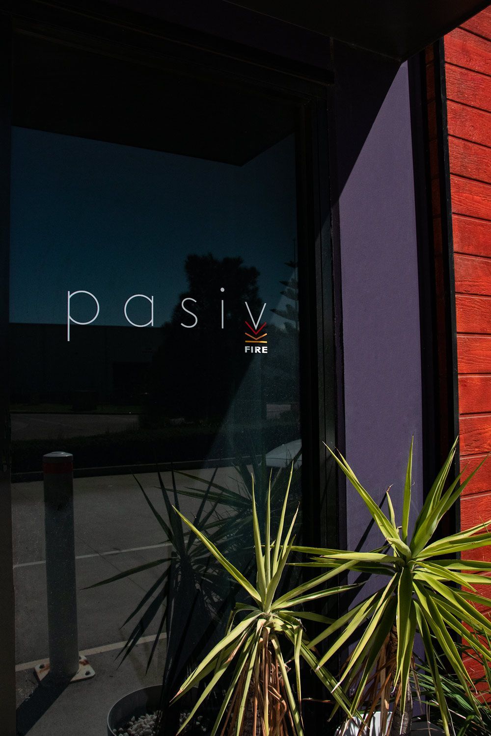 Pasiv Fire Logo On Glass