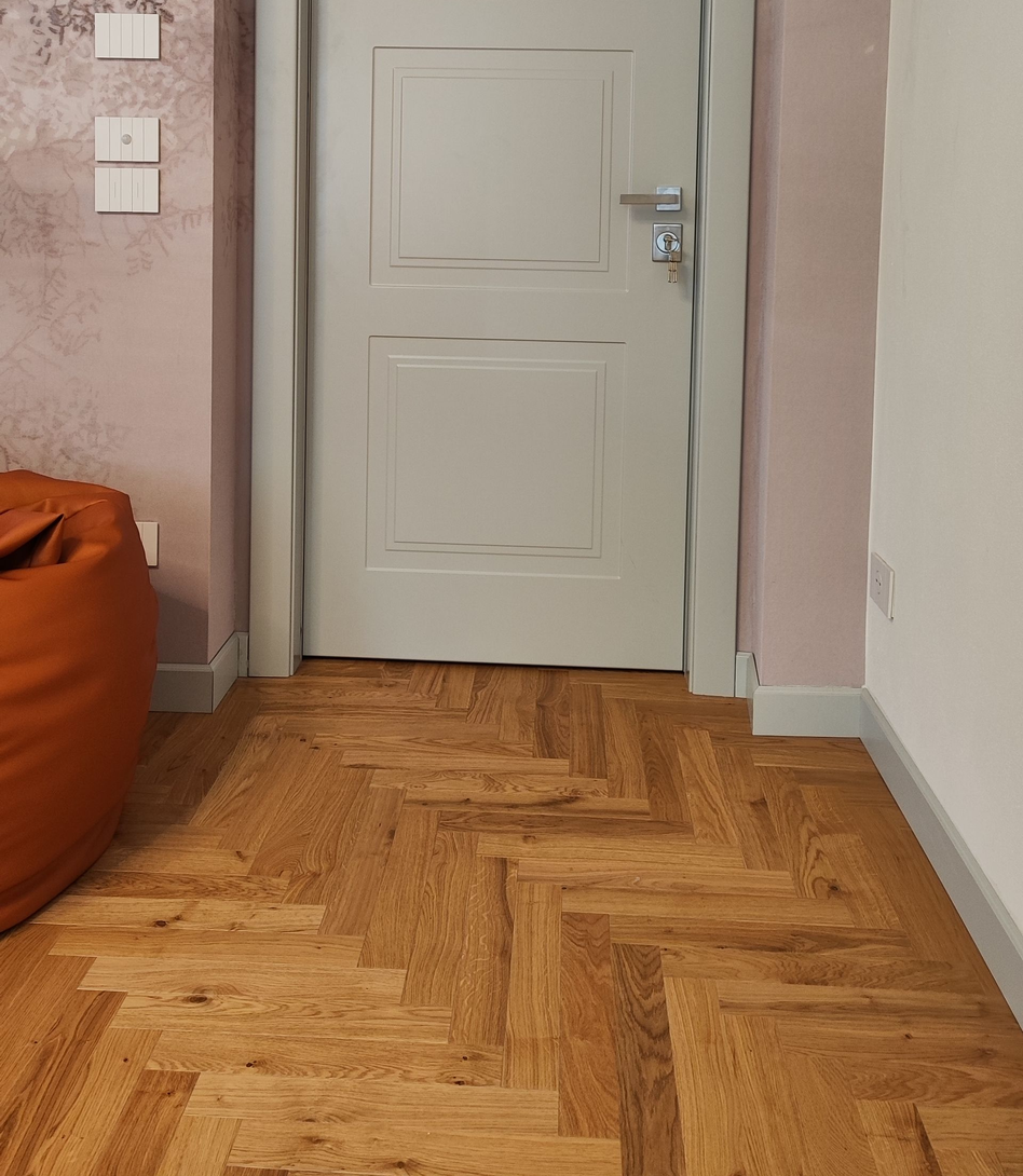 Serramenti in legno - dettaglio telaio con venatura naturale
