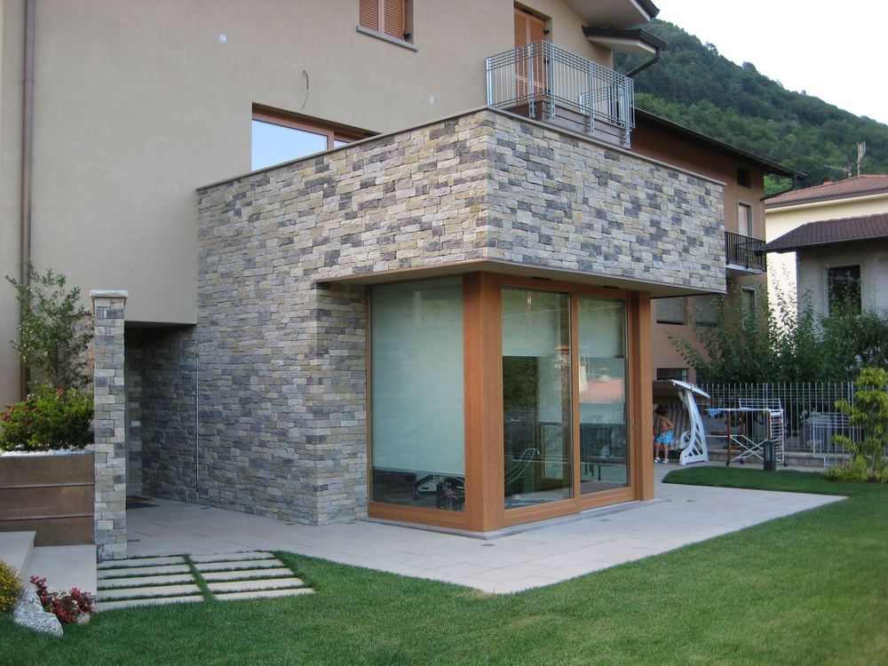 Serramenti in legno - dettaglio telaio con venatura naturale