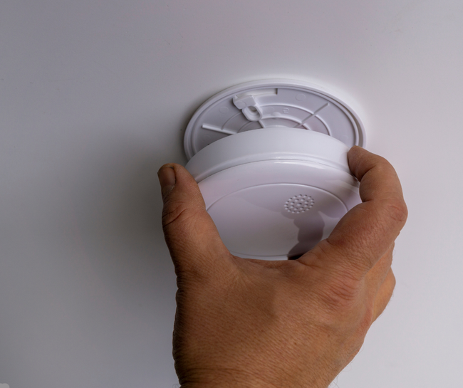 Smoke alarm installation