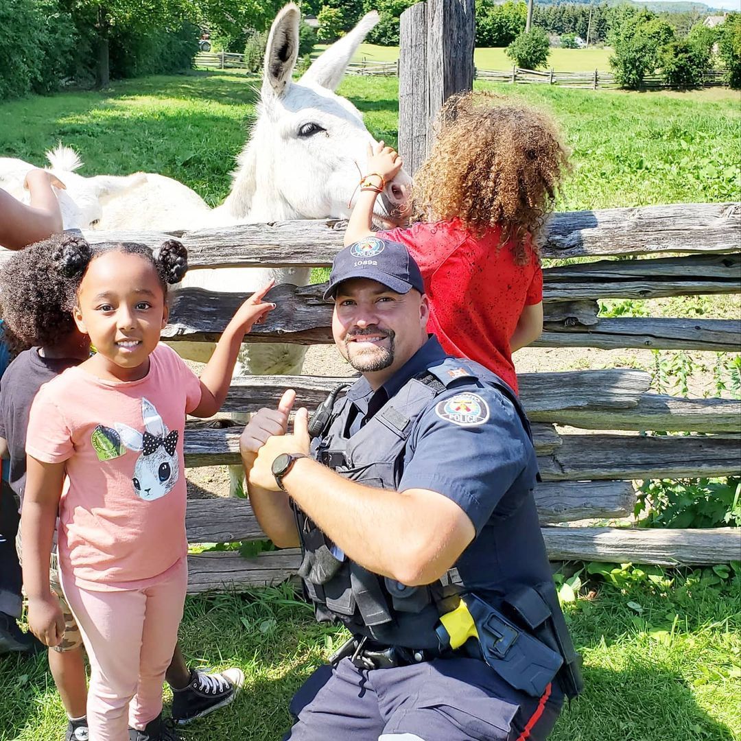 A police officer with youth