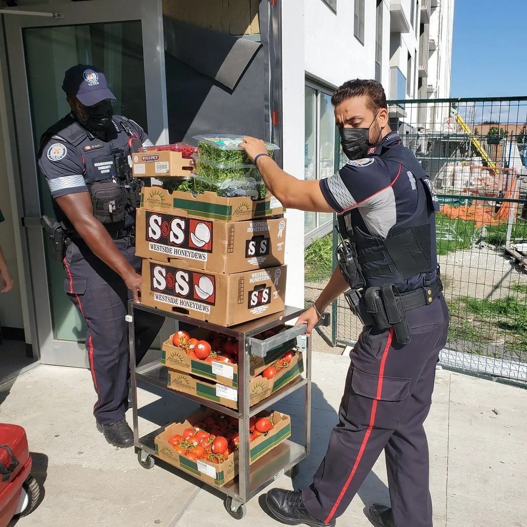 NCOs delivering food