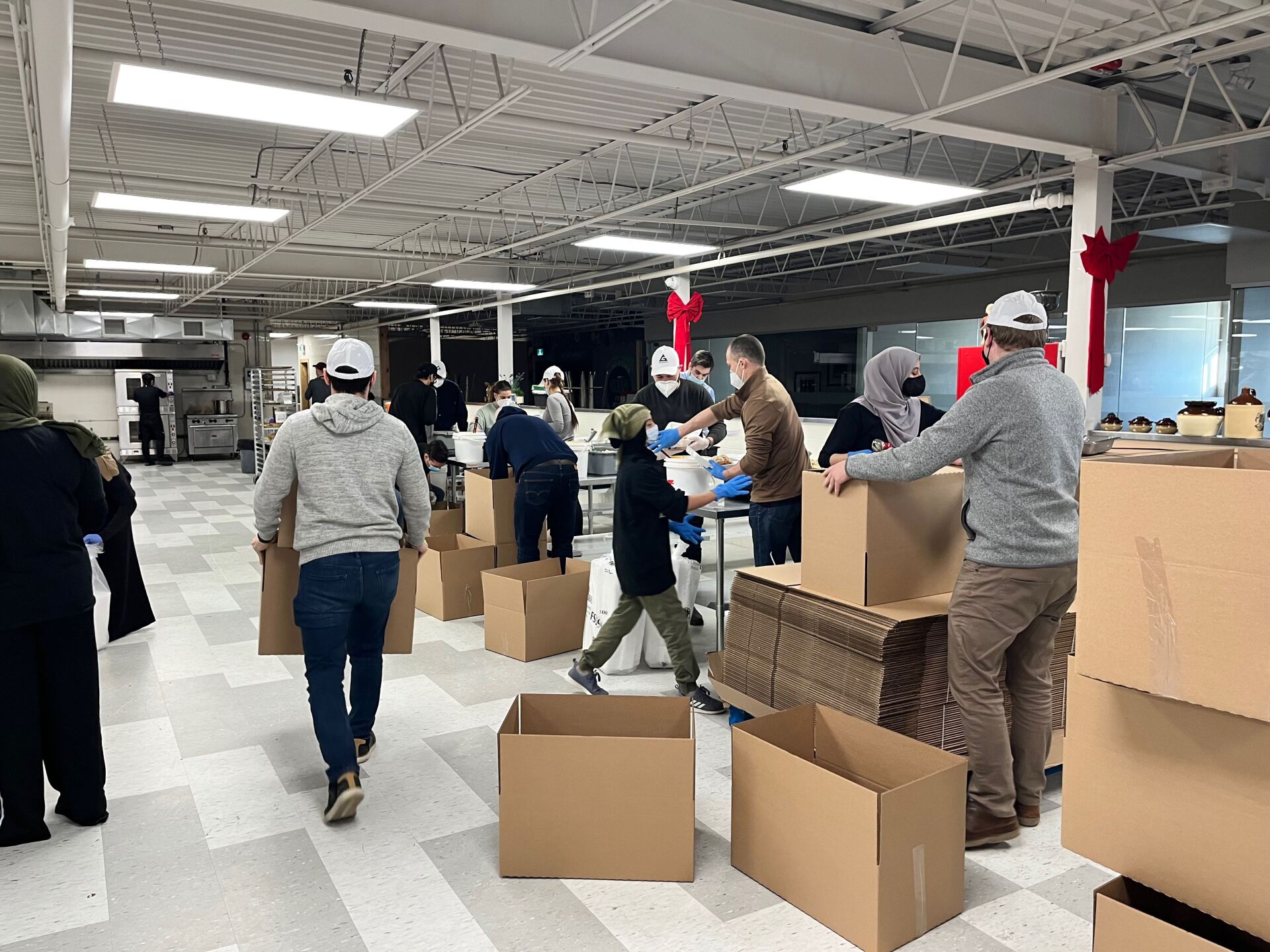 Volunteers preparing food