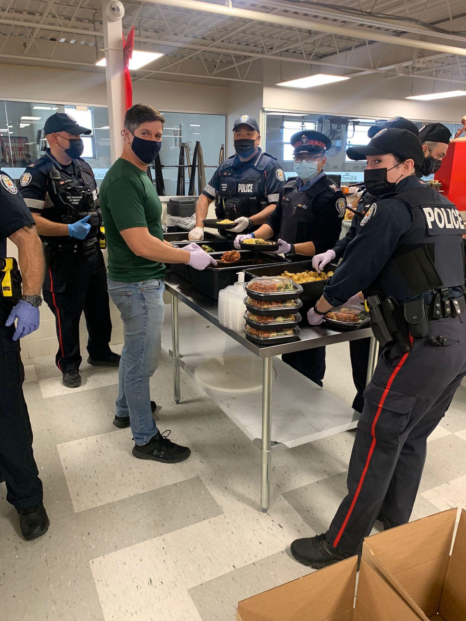 NCOs preparing food