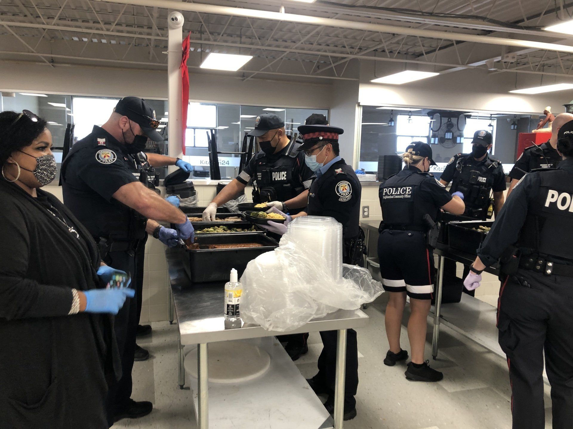 NCOs preparing food