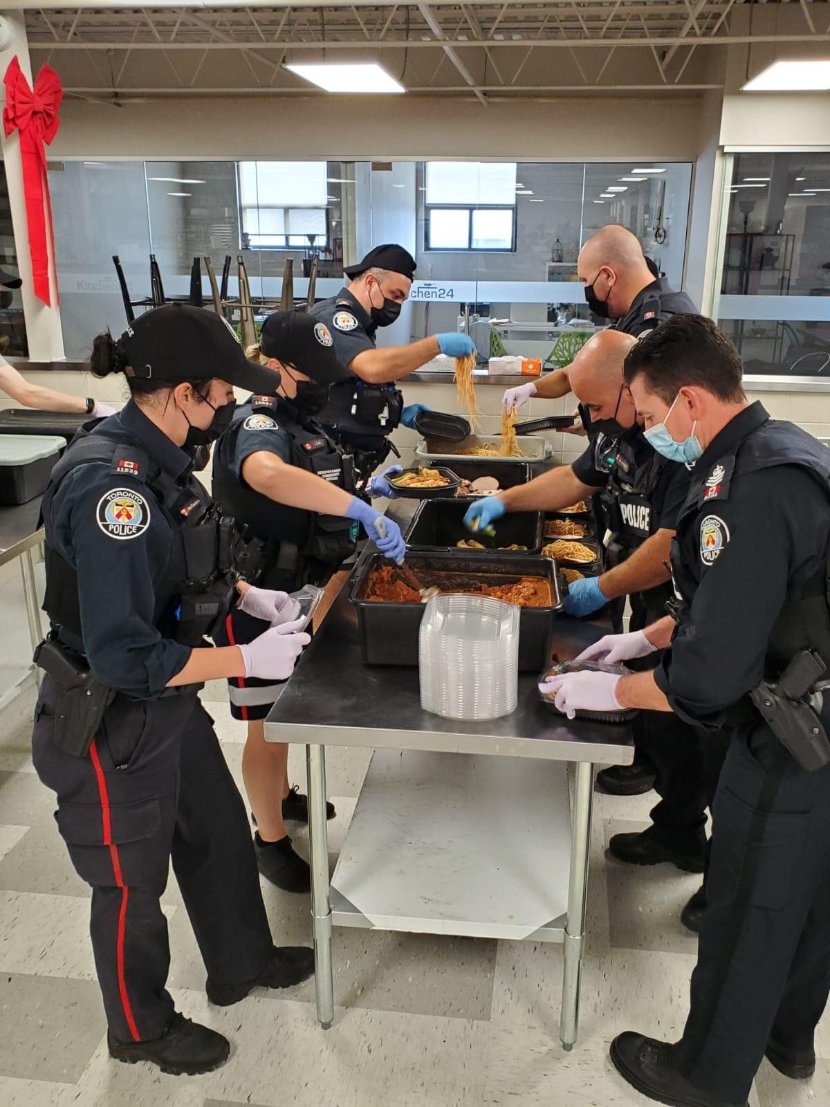 NCOs preparing food