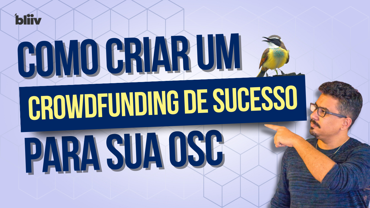 A man is pointing at a bird on a sign that says como criar um crowdfunding de sucesso para sua osc