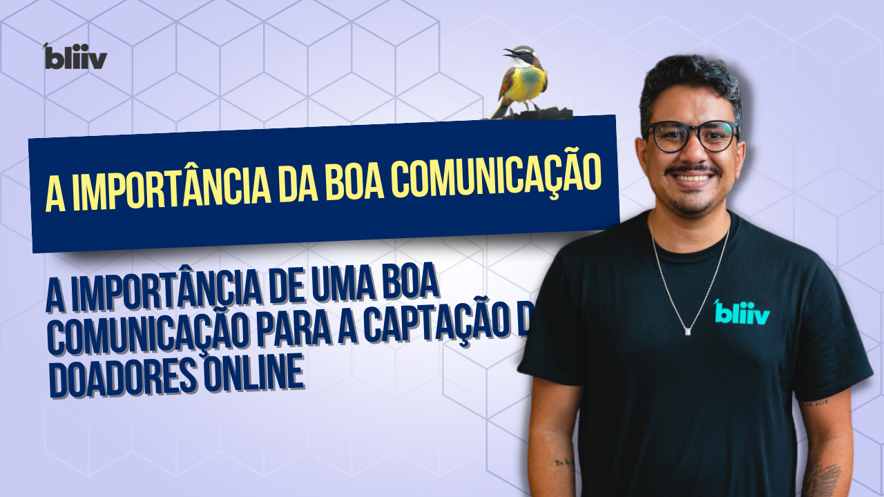 Um homem vestindo uma camisa preta com a palavra bliv nela