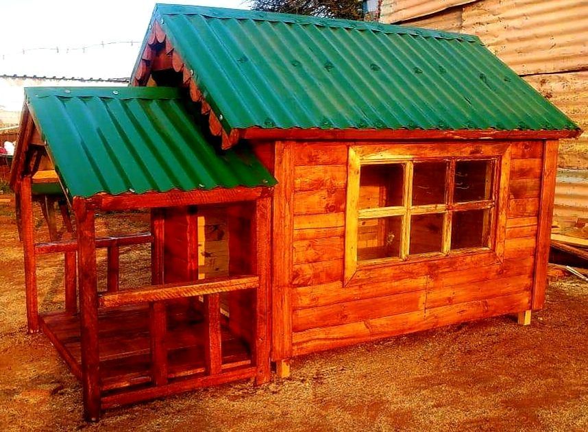 A wooden house with a green roof available at Pets and the City in Pretoria East.