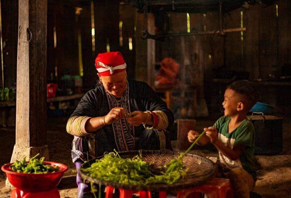 Visit Red Dao Communities Around Ta Phin