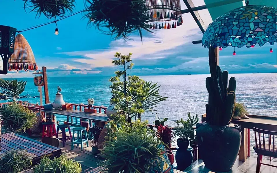 Discover Hidden Cafés & Coastal Lifestyle
