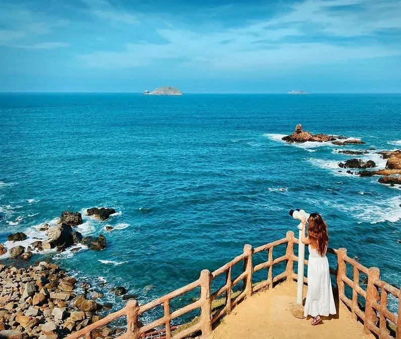 Explore Eo Gio Cliffs
