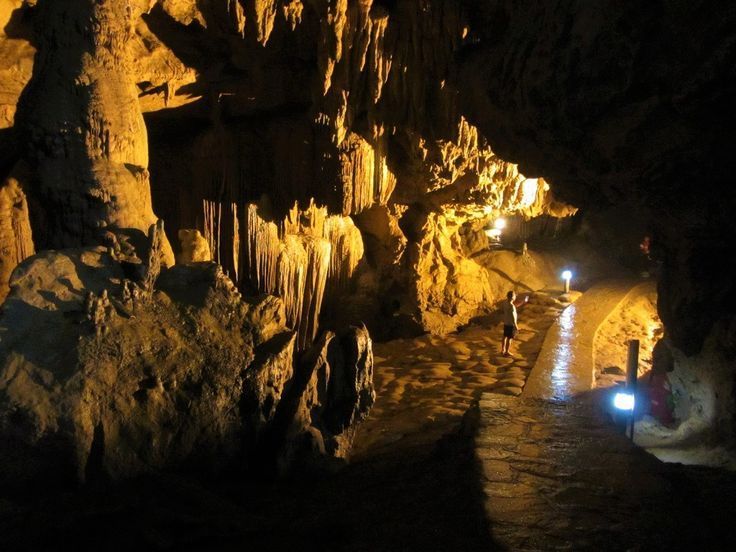 Explore Nguom Ngao Cave