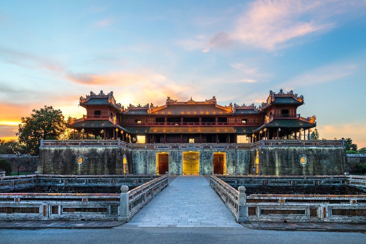 Why travelers move from Hue to Da Nang – history to beach
