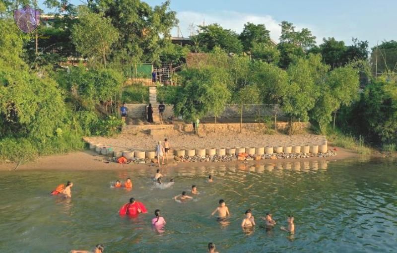 Visit Local Villages Along the River Visit Local Villages Along the River
