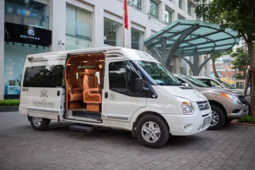 Private transfer from Hue to Da Nang with local driver