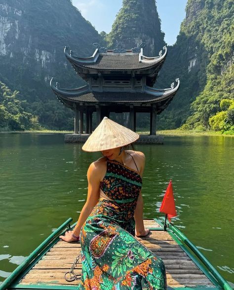 Take a Boat Journey Through Trang An