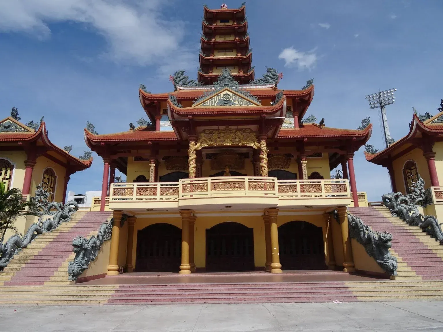 Visit Long Khanh Pagoda