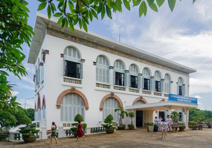Visit White Palace Vung Tau (Bạch Dinh)