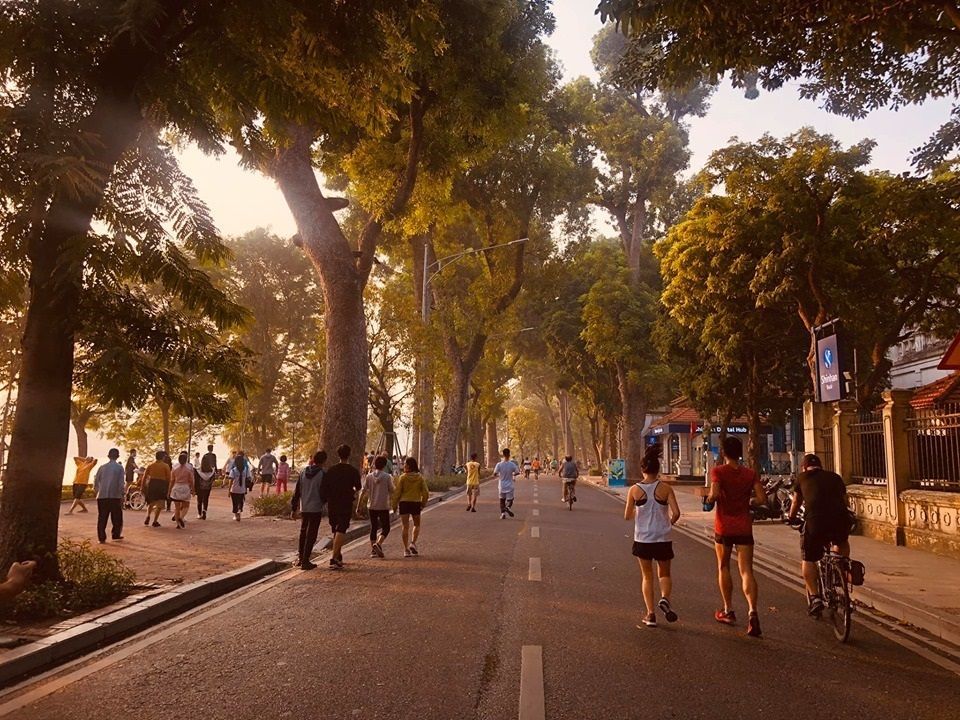 Walk Around Hoan Kiem Lake