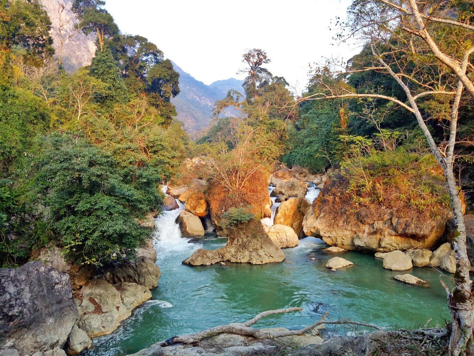 Walk to Dau Dang Waterfall