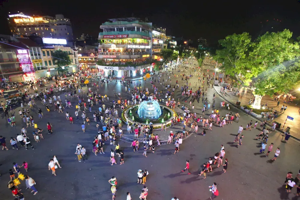 weekend night market