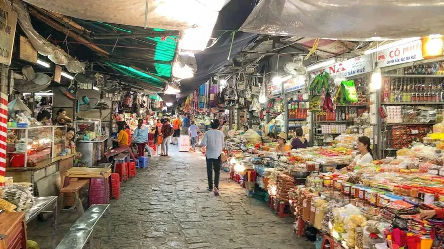 8. Visit Dong Ba Market