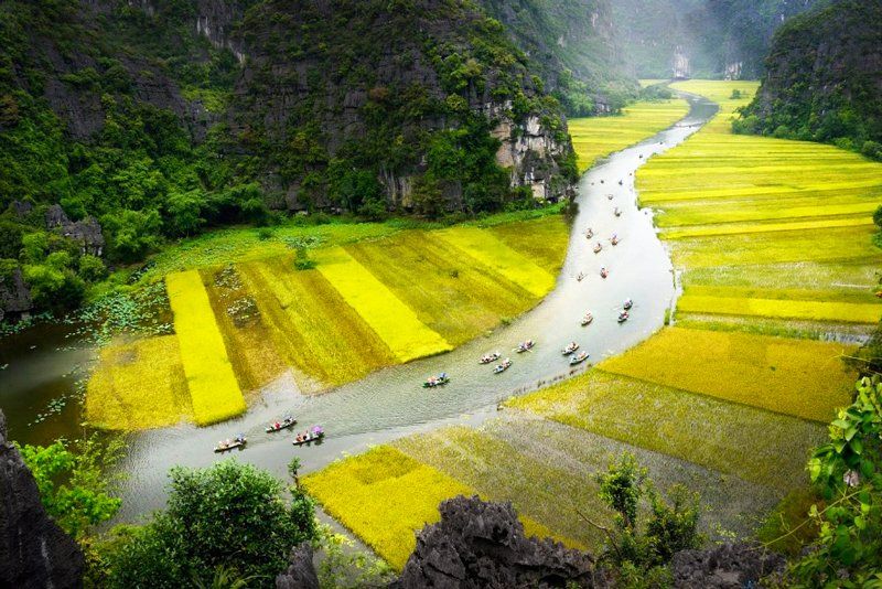 Top 10 Must-Visit Destinations in Vietnam – A Complete Travel Guide Top 10 Must-Visit Destinations in Vietnam – A Complete Travel Guide