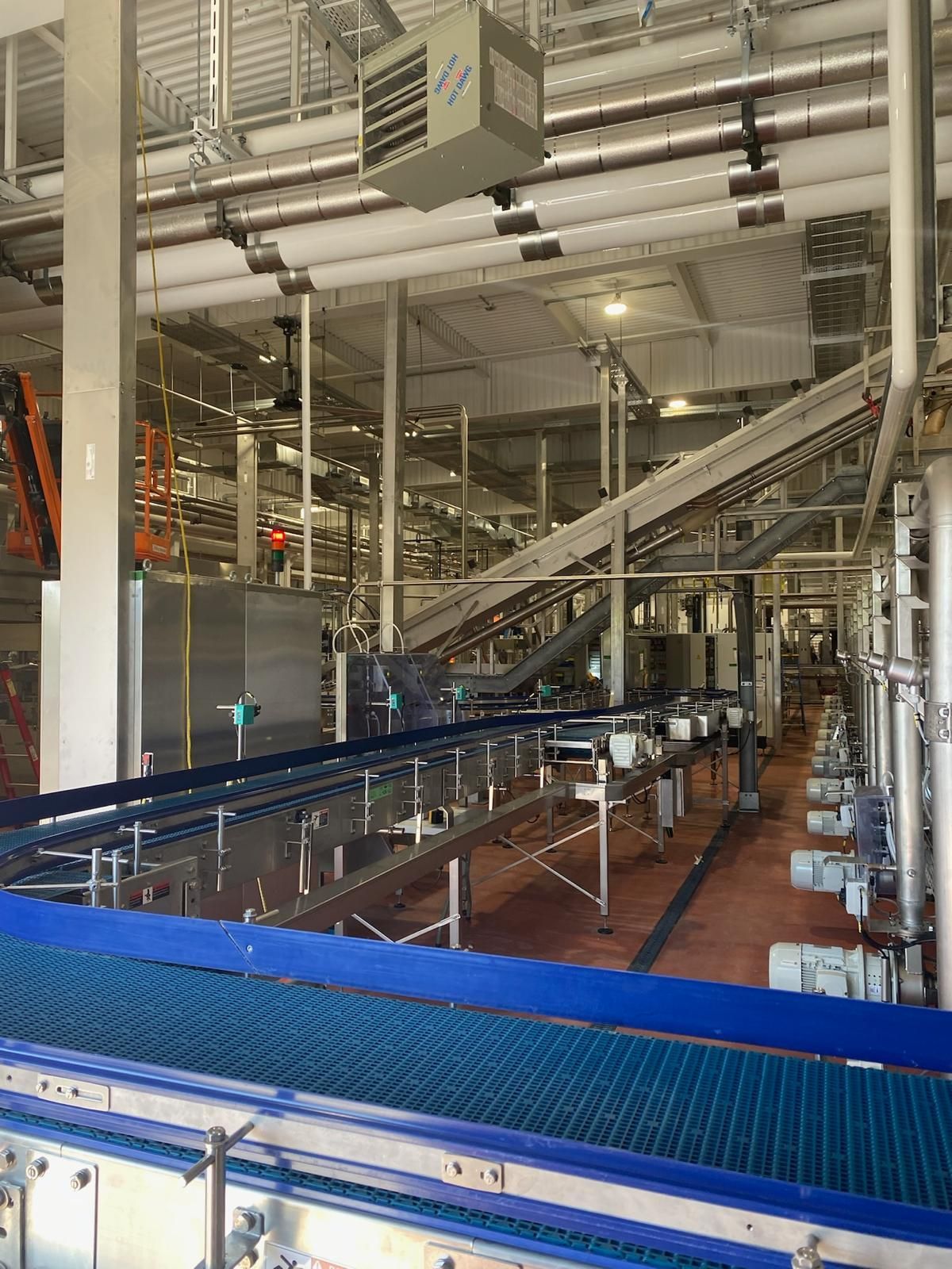 There is a conveyor belt in the middle of a factory.