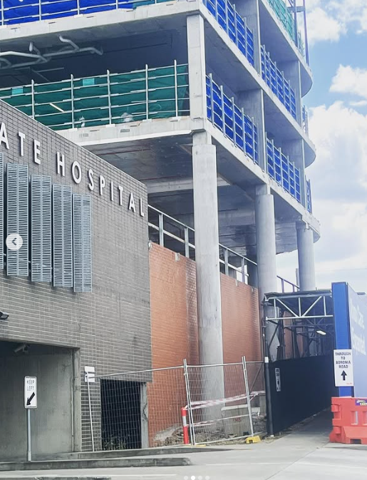 A large building with the word hospital on it