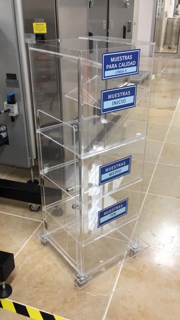 ACRILYUTSIL - Mobiliario en acrílico, madera y metal