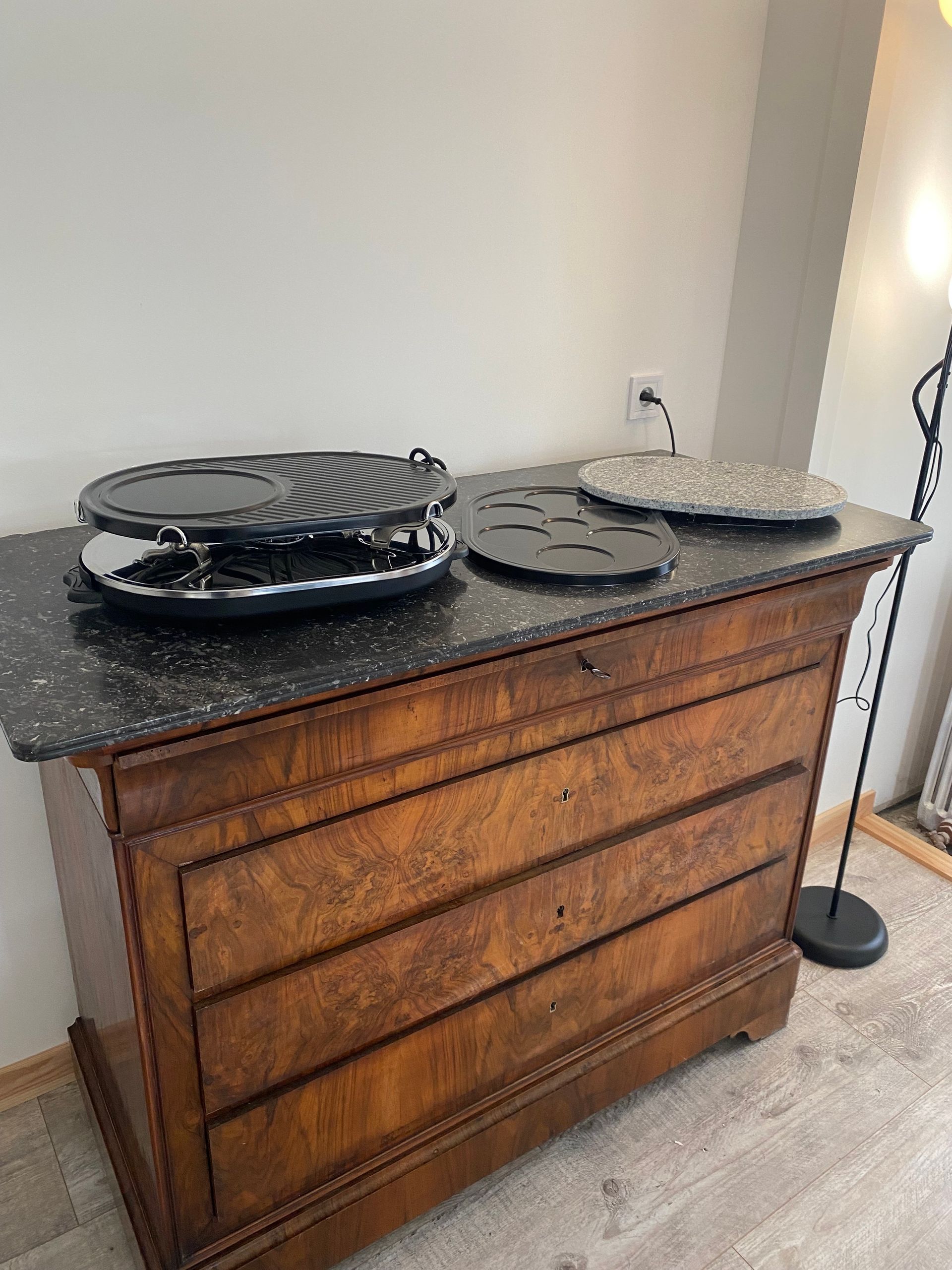 Pourquoi pas une raclette au saint Nectaire ou de la terraclette fabrication locale 