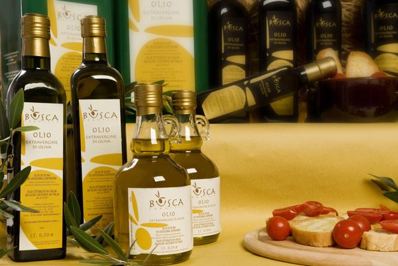 olio busca in bottiglie diverse