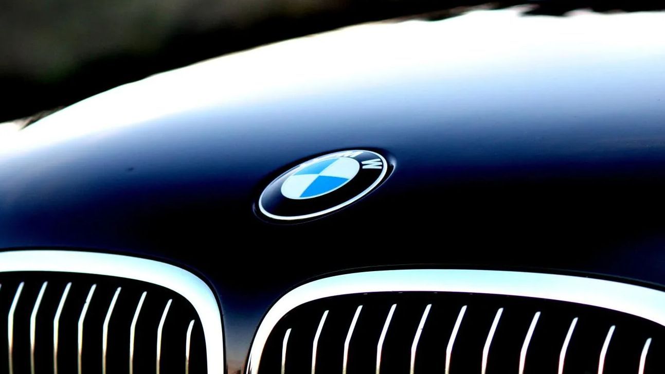 BMW Service and Repair at ﻿Lowe's Automotive Service﻿ in ﻿Sarasota, FL ﻿