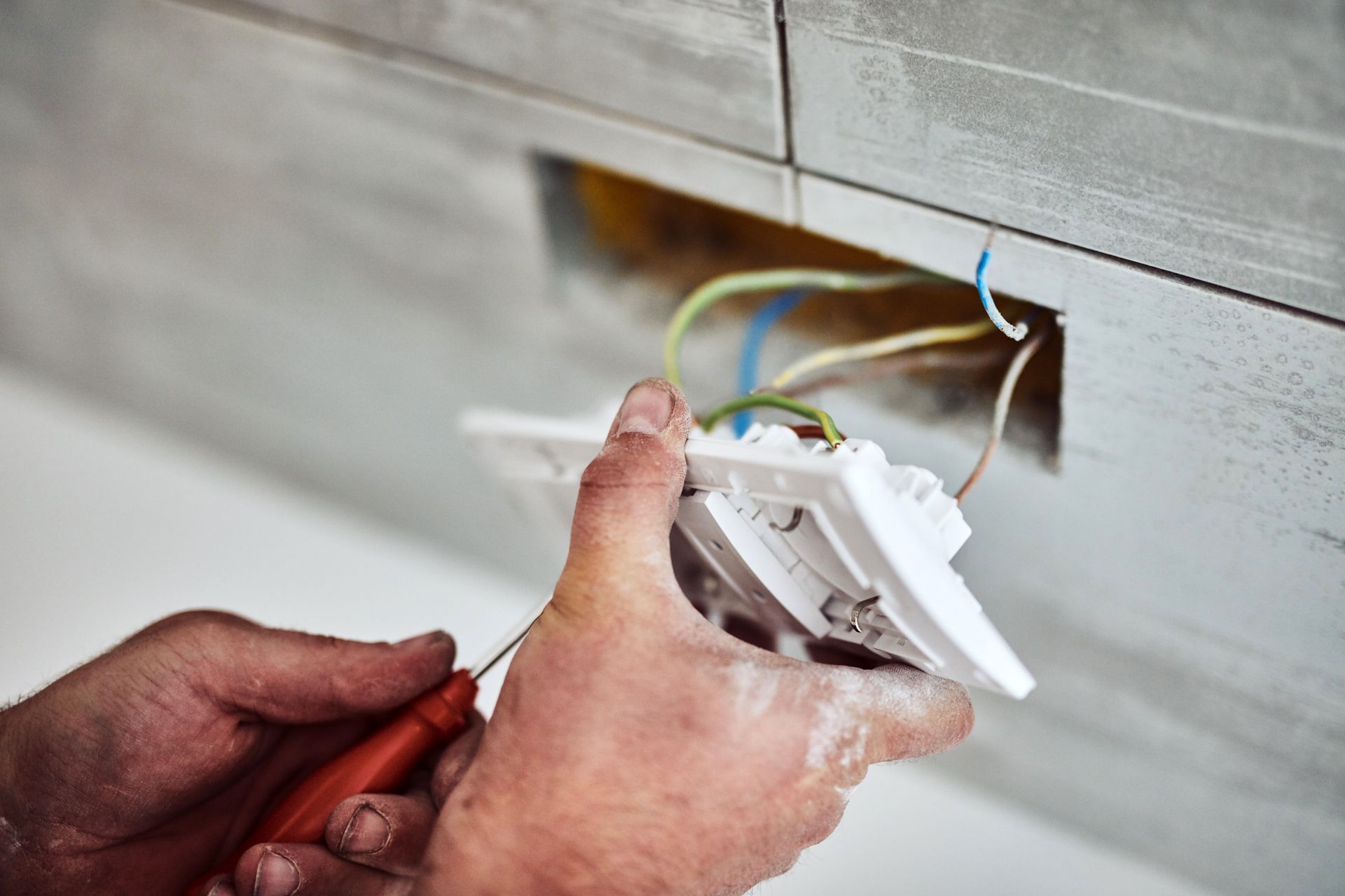Wiring an electrical outlet Wiring an electrical outlet