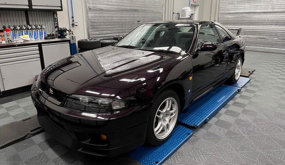 R33 Skyline on lift for detailing package