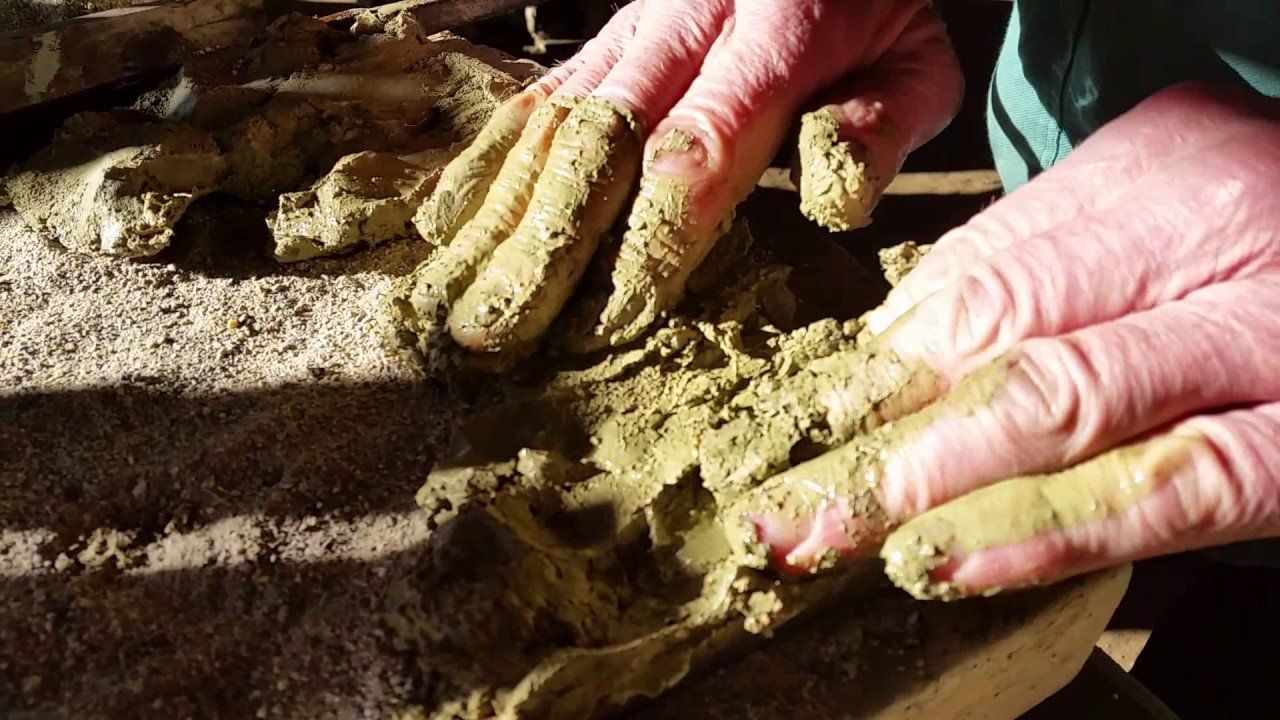 La fabrication artisanale d’une tuile