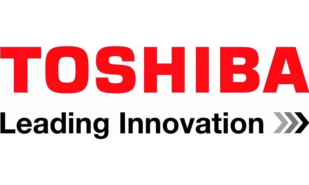 Logotipo de Toshiba con texto rojo y eslogan negro 